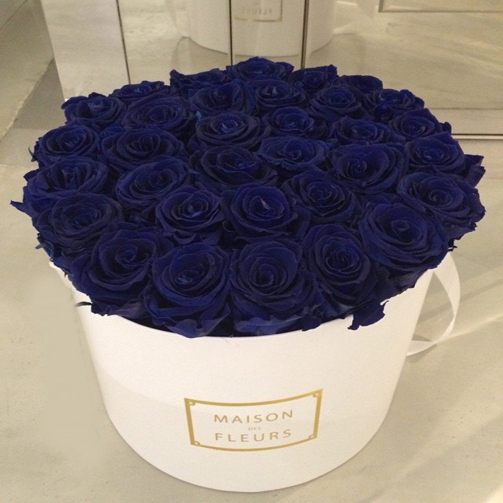 Blue roses in Maison box